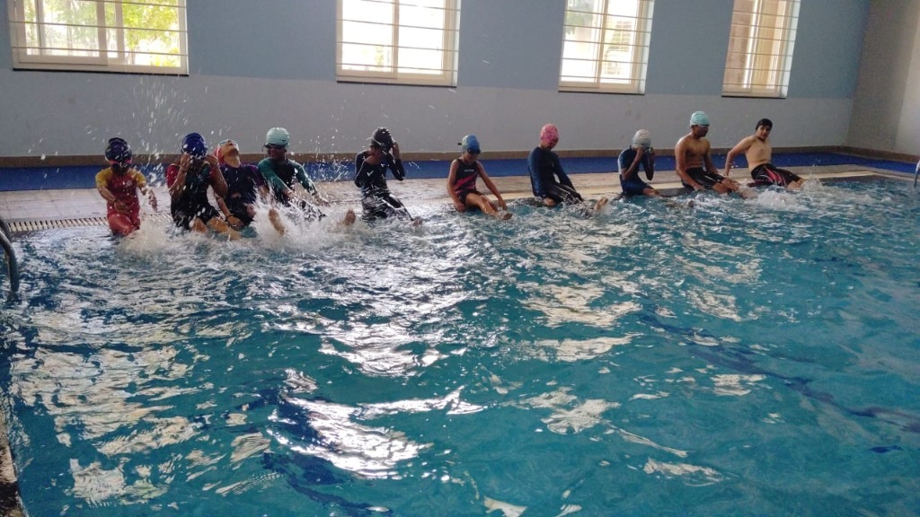 Swimming - SPLASH AND DASH 4
